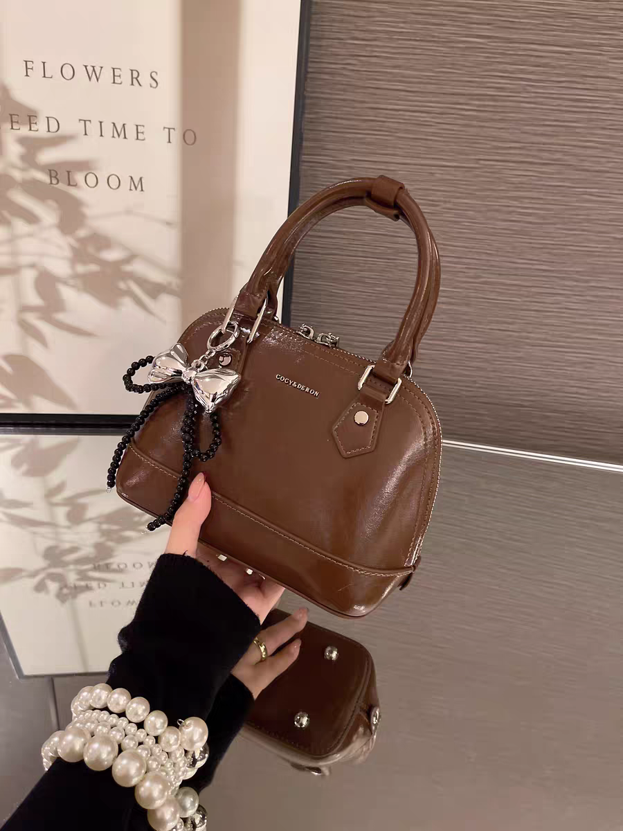 حقيبة يد نسائية صغيرة الحجم تصميم دوم لون بني - KSA