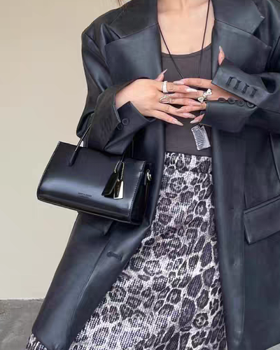 حقيبة يد أنيقة متوسطة الحجم لون اسود وحزام كتف - KSA