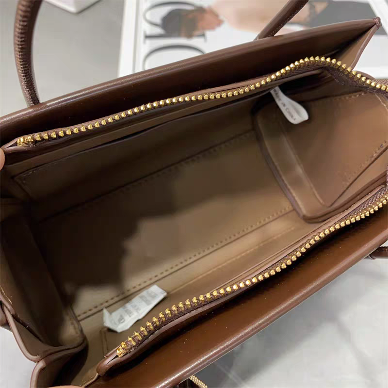 حقيبة يد أنيقة متوسطة الحجم لون اسود وحزام كتف - KSA